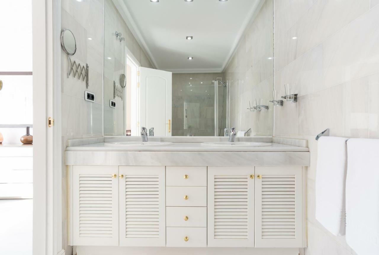 Luxury Duplex- 7 Minutes From The Beach Торремолінос Екстер'єр фото